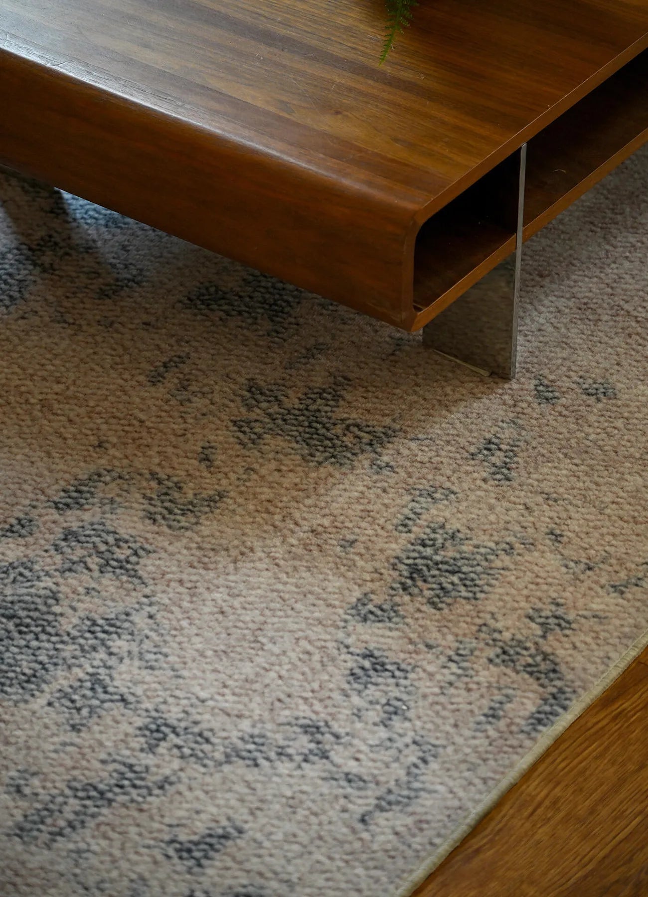 Goodelt Ink Leaf Texture Rug